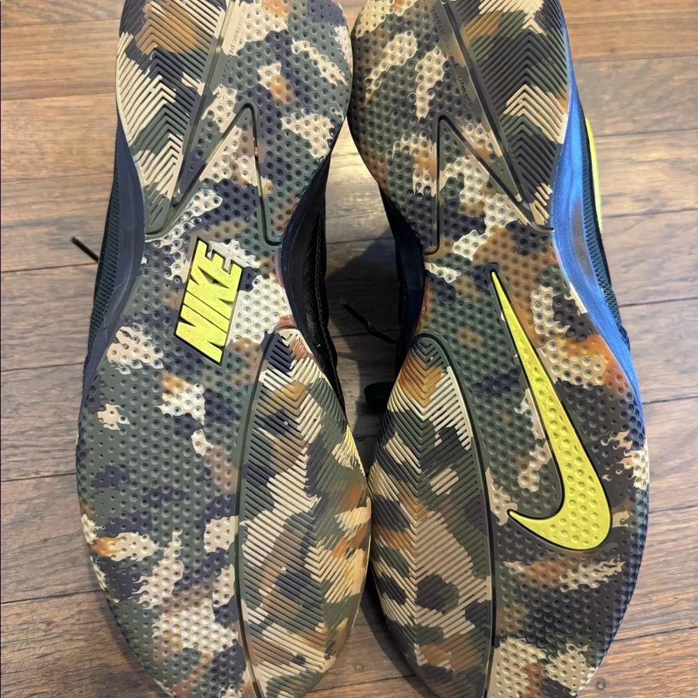 Nike Gato Indoor Soccer Shoe